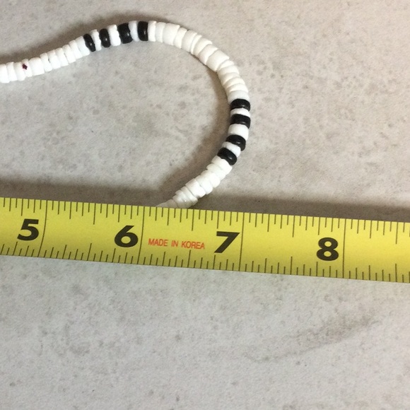 Striped white Puka shell necklace - Picture 8 of 8